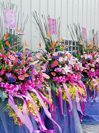 莿桐花店，大埤花店048352299雅楓花店048352299公祭場合鮮花羅馬花柱大村花店