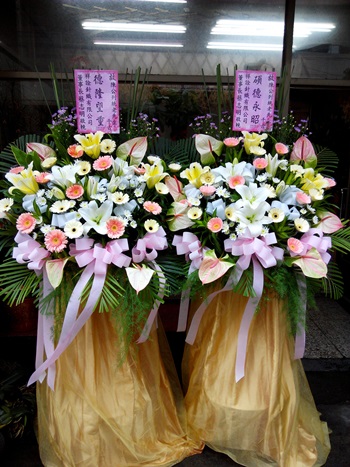 南投仁愛花店追思花環花柱，喪事花柱雅楓花店