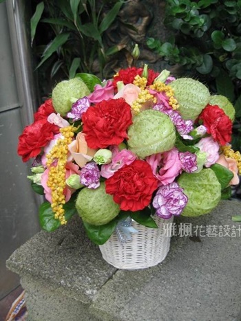 小型可愛四面桌花彰化花店0920-768477雅楓花藝設計花房生日盆花虎尾花店0920768477