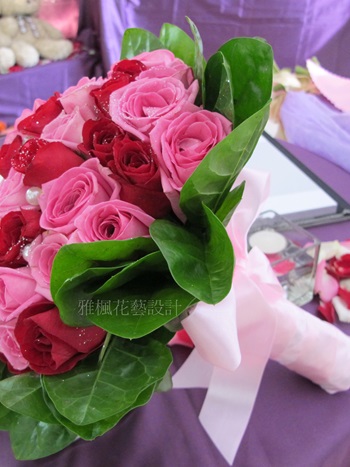 紫紅色新娘捧花，外拍捧花
