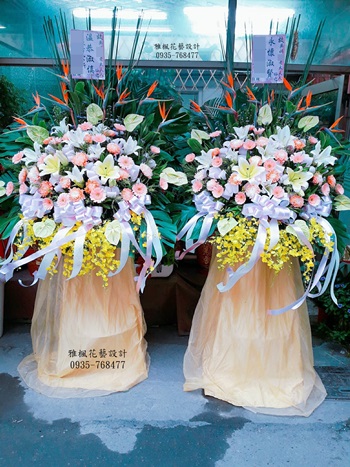 追思大型羅馬花柱台中花店東勢殯儀館花柱_彰化花店喪禮花柱南投花店送姻親花柱